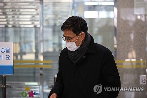 '통계 조작' 의혹 전 정부 인사 두 번째 구속심사