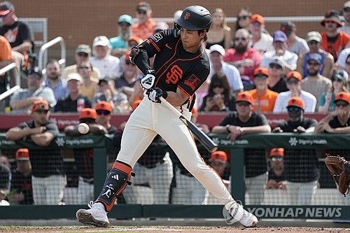 1회말 안타 치는 이정후