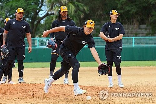 수비 훈련하는 김서현