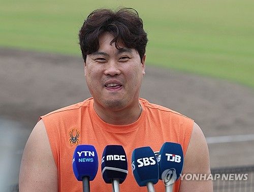 류현진, 밝은 표정으로 인터뷰