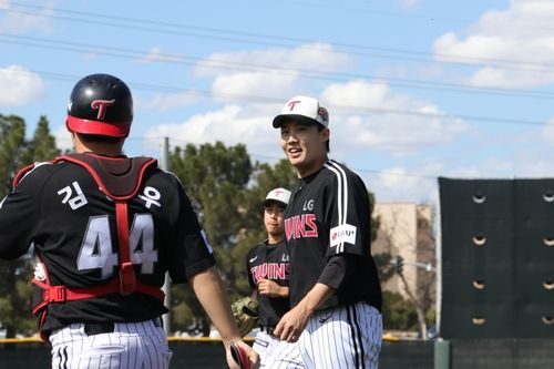 환하게 웃는 임찬규