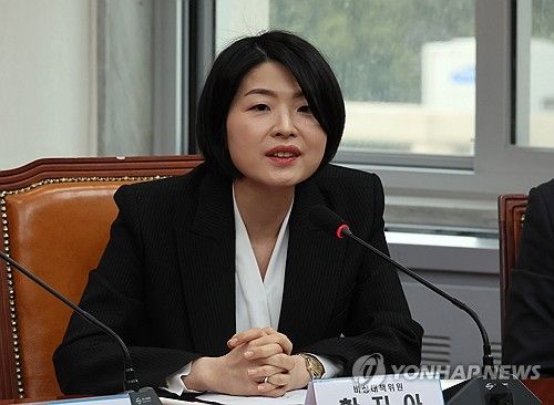 발언하는 한지아 비대위원