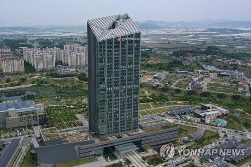 한전 "부동산 매각·임금 동결"