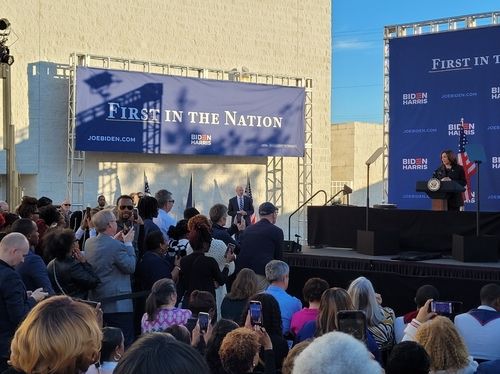 흑인 대학서 지지 호소하는 해리스 美부통령