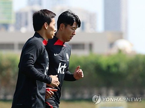 회복훈련하는 손흥민, 김태환