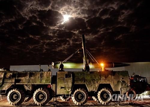 중국 인민해방군 로켓군이 미사일을 운반하는 모습.