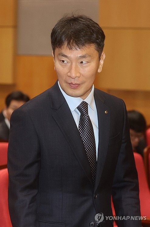 업무계획 간담회 입장하는 이복현 금감원장