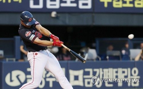 롯데에서 타자로 뛰던 피터스