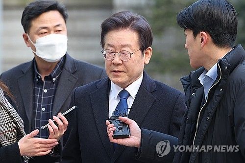 법정 향하는 이재명 대표
