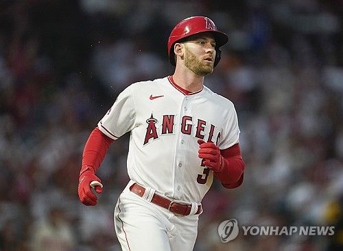 MLB 연봉조정서 승리한 외야수 워드 