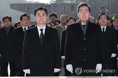 5·18묘지 참배하는 이낙연·김종민