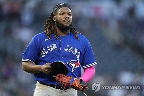 MLB 연봉 조정 판결 최고액 신기록 쓴 게레로 주니어 