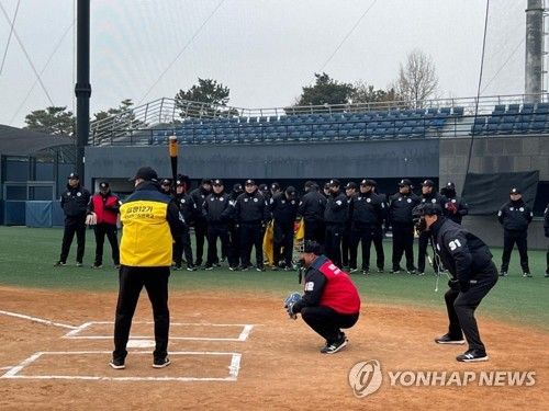 동계훈련하는 프로야구 심판위원들