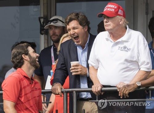 트럼프 전 대통령과 미국 극우 방송인 터커 칼슨