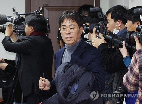 회의 참석한 김경율