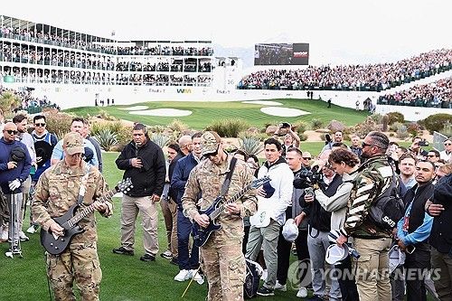 피닉스오픈 16번 홀 부근 모습. 