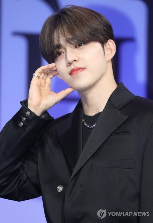 포즈 취하는 에스쿱스