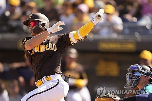 김하성의 호쾌한 스윙 