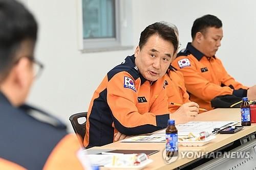 호남119특수구조대원들과 간담회 하는 소방청장