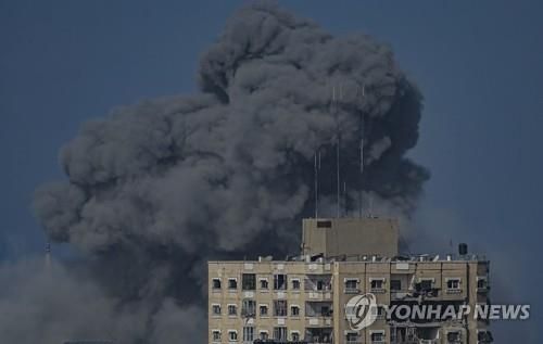 가자지구서 솟아오르는 연기