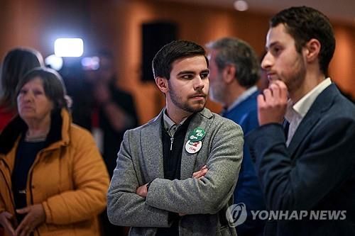 (리스본 AFP=연합뉴스) 포르투갈 집권 여당인 사회당의 지지자들이 10일(현지시간) 조기 총선 결과에 실망한 표정을 짓고 있다. 