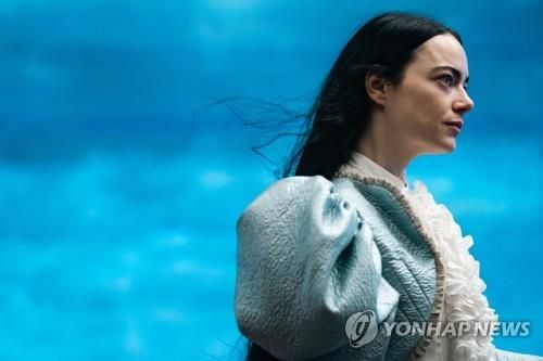 '가여운 것들'의 에마 스톤