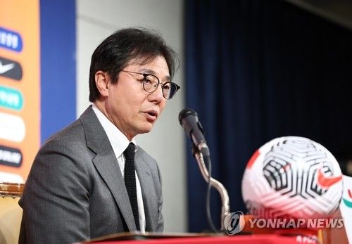 월드컵 아시아 2차 예선 명단 발표하는 황선홍 감독