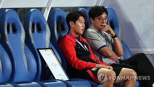 황선홍 '강인아 잘하자'