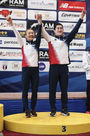 시상대에 선 성승민과 서창완