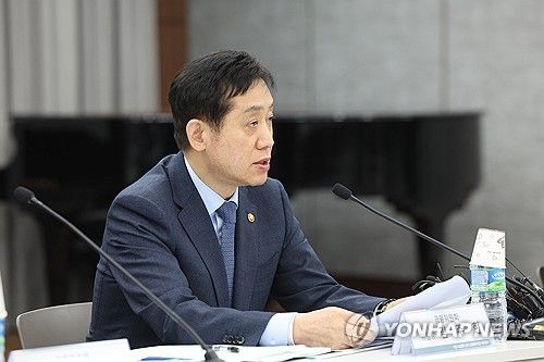 서민·소상공인 신용회복지원 시행 행사서 발언하는 김주현 금융위원장