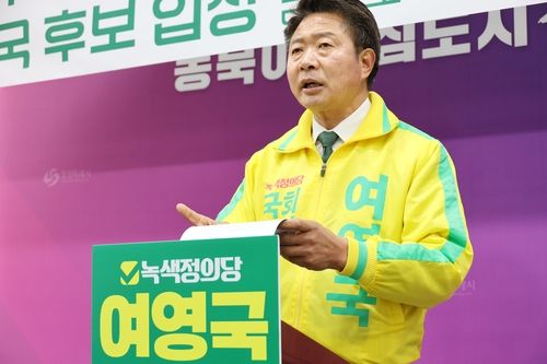 발언하는 녹색정의당 여영국 예비후보