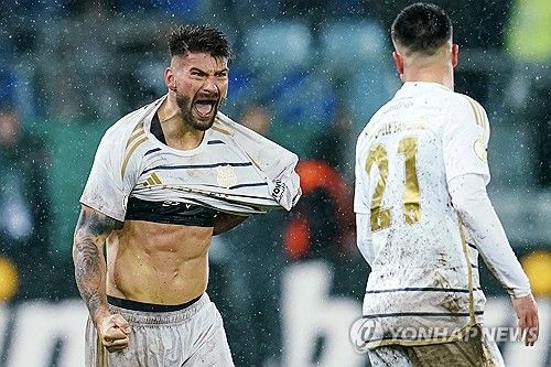 기뻐하는 자르브뤼켄 선수들