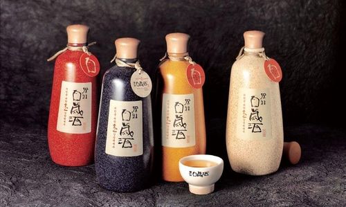 황석봉 작가가 쓴 백세주 로고 글씨