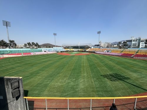시설개선이 이뤄진 청주야구장