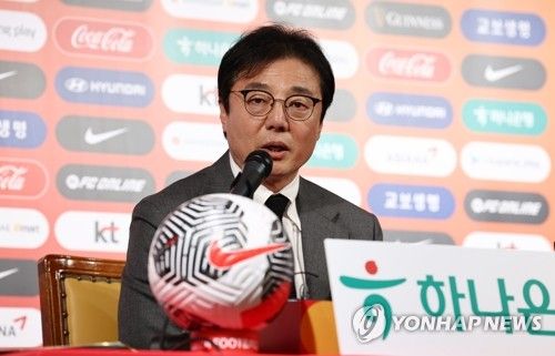 황선홍 U-23 대표팀 감독 겸 A대표팀 임시감독