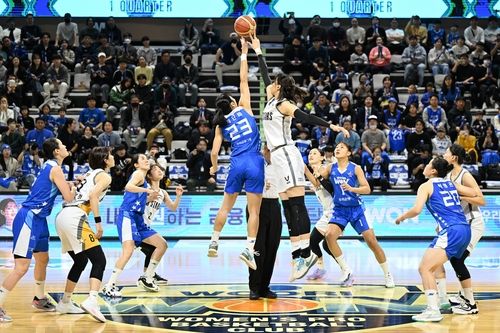 KB와 우리은행의 경기 모습. 