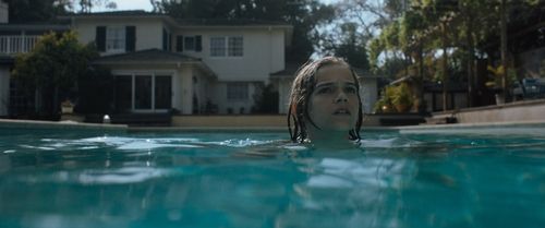 영화 '나이트 스윔' 속 한 장면