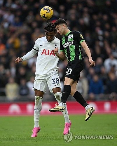 경합하는 우도기(왼쪽)