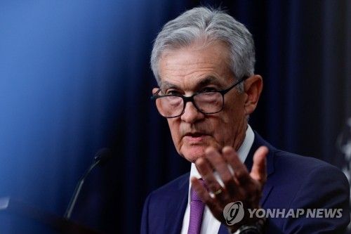기준금리 동결 발표하는 파월 의장