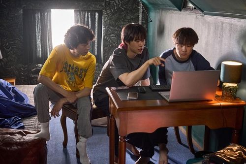 영화 '댓글부대'의 김성철(가운데)