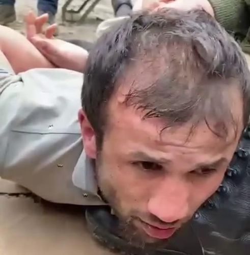 검거 후 취조받는 모스크바 테러 용의자 샴숫딘 파리둔