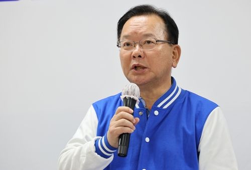 발언하는 김부겸