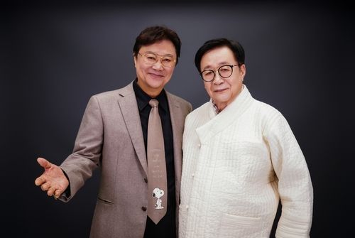 남진(왼쪽)과 안치행(오른쪽)