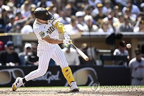 김하성 시즌 첫 안타