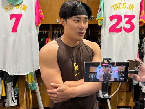 김하성 "어제 경기 끝나고 정후와 식사…자신감 보였다"