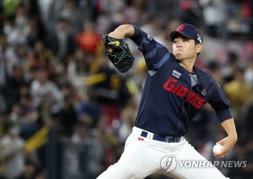 투구하는 김진욱