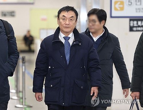 2심 공판 출석하는 권오수 전 회장