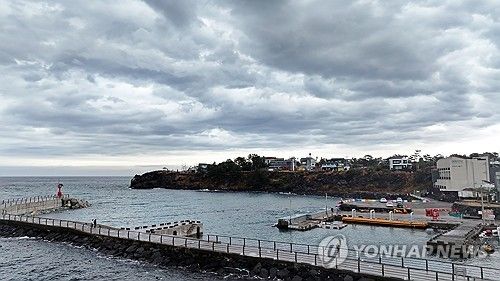 비구름 가득한 제주 하늘