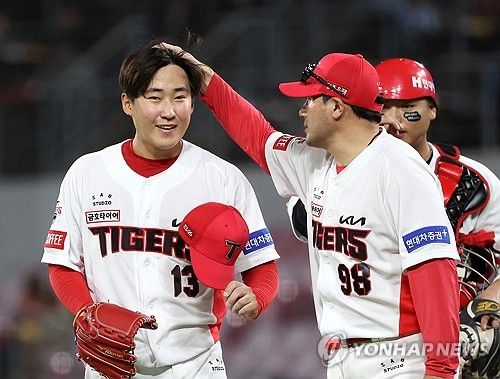 교체되는 윤영철