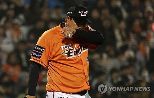 아쉬운 표정의 류현진